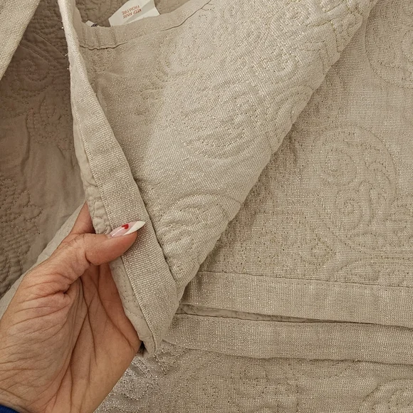 Luxe Habitat King Cream Quilt And Pillow Set - Picture 4 of 13